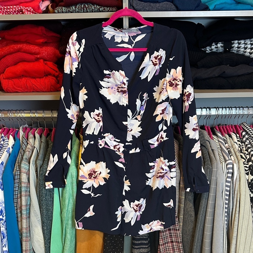 Dalia navy/pink floral long sleeve v neck 2 pocket button front romper size 2
